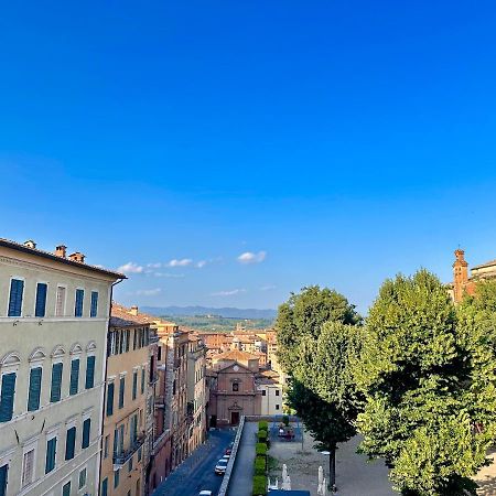 Sisters' Home - Appartamento Nel Centro Storico Con Terrazzo, Aria Condizionata E Vasca Da Bagno Siena Exterior foto
