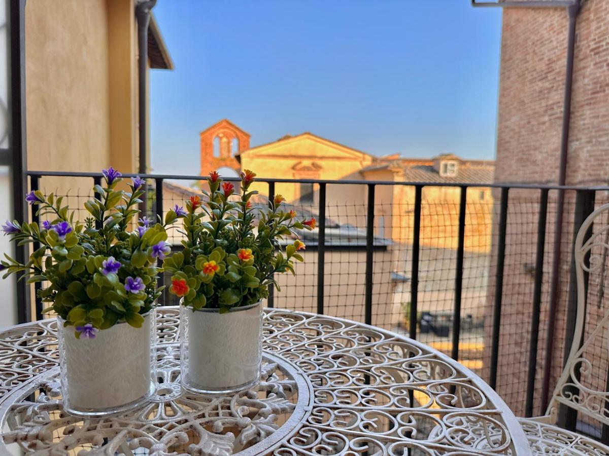 Sisters' Home - Appartamento Nel Centro Storico Con Terrazzo, Aria Condizionata E Vasca Da Bagno Siena Exterior foto